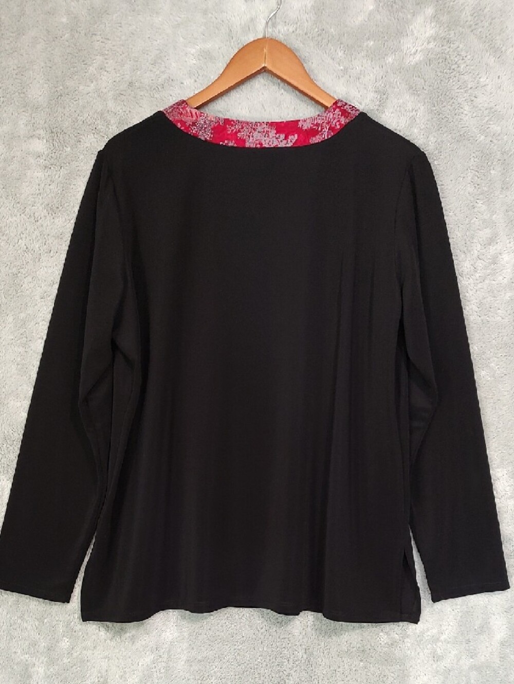 Susan Graver Black Three-Piece Tunic Set with Red Floral Trim - Picture 9 of 16